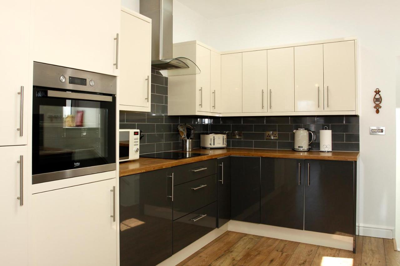 2 Yr Hen Fanc Appartement Aberaeron Buitenkant foto